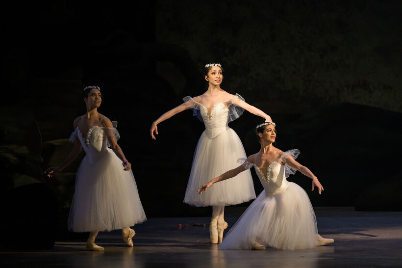 La Sylphide (Alexandra Pera, Romina Contreras, Diana Alonso). Foto: Sergei Gherciu.